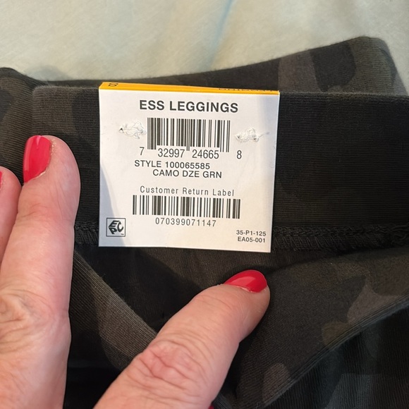 Style & Co Camo Leggings Mid Rise Green Army Print Size S NWT - Picture 5 of 6